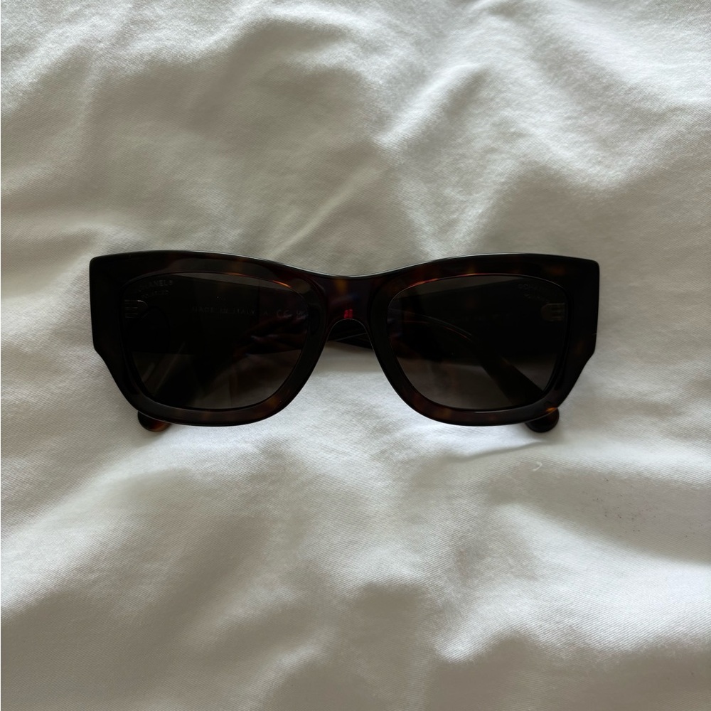 AUTHENTIC 2023 SZN Chanel sunglasses